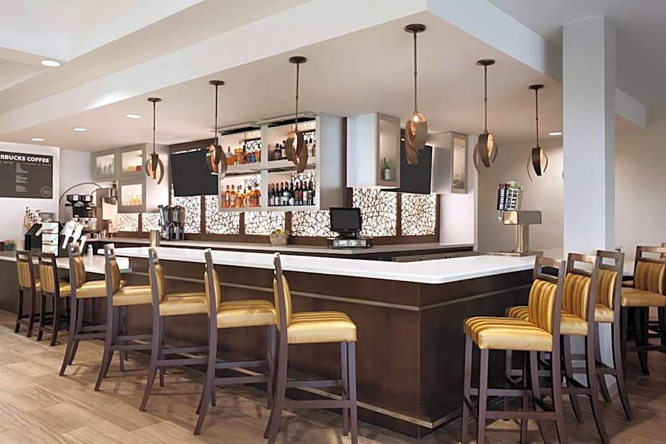 Embassy Suites By Hilton San Antonio Brooks Hotel - Spa