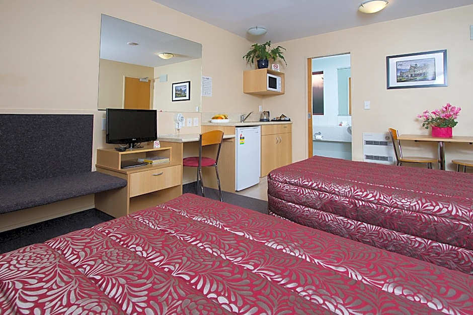 Alhambra Oaks Motor Lodge
