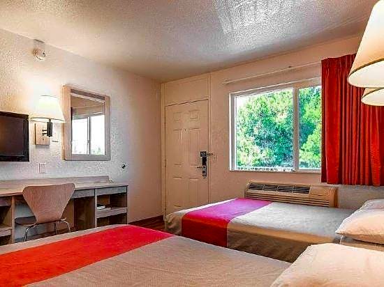 Motel 6 Riverside, CA - UCR East