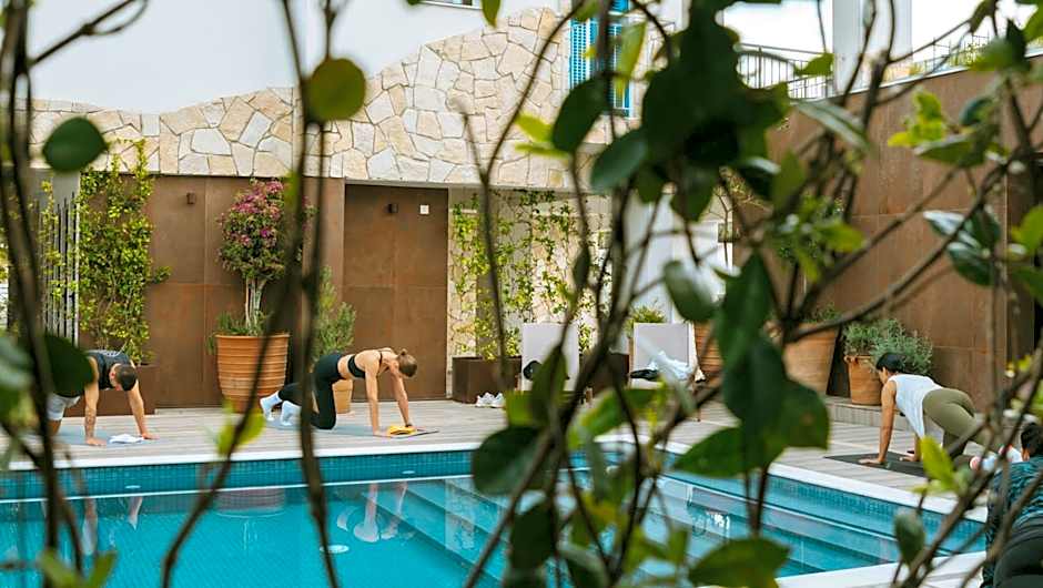 Larnaca LIV & CO Suites