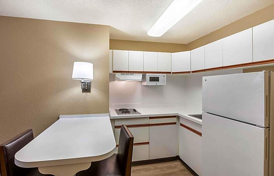 Extended Stay America Suites - Milwaukee - Brookfield