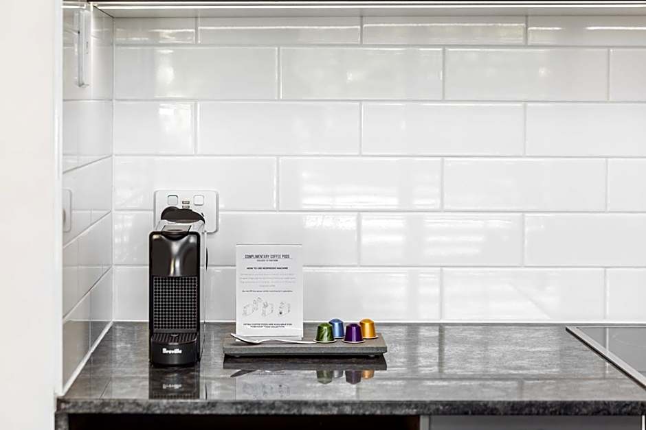 Coopers Colonial Motel