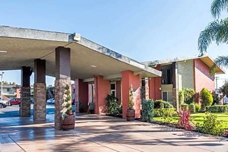 Days Inn & Suites by Wyndham Lodi
