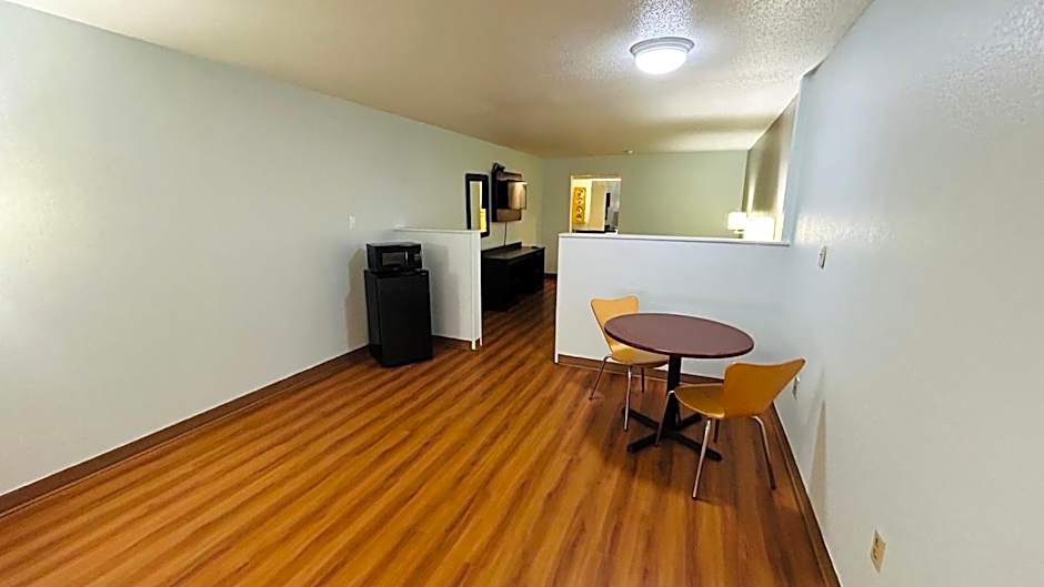 Super 7 Inn By OYO Tupelo Hwy 178