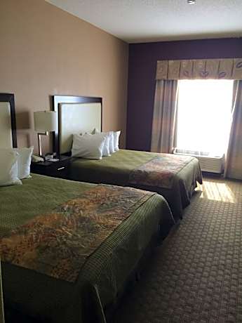 2 Queen Beds Non-Smoking Microwave And Refrigerator Full Breakfast