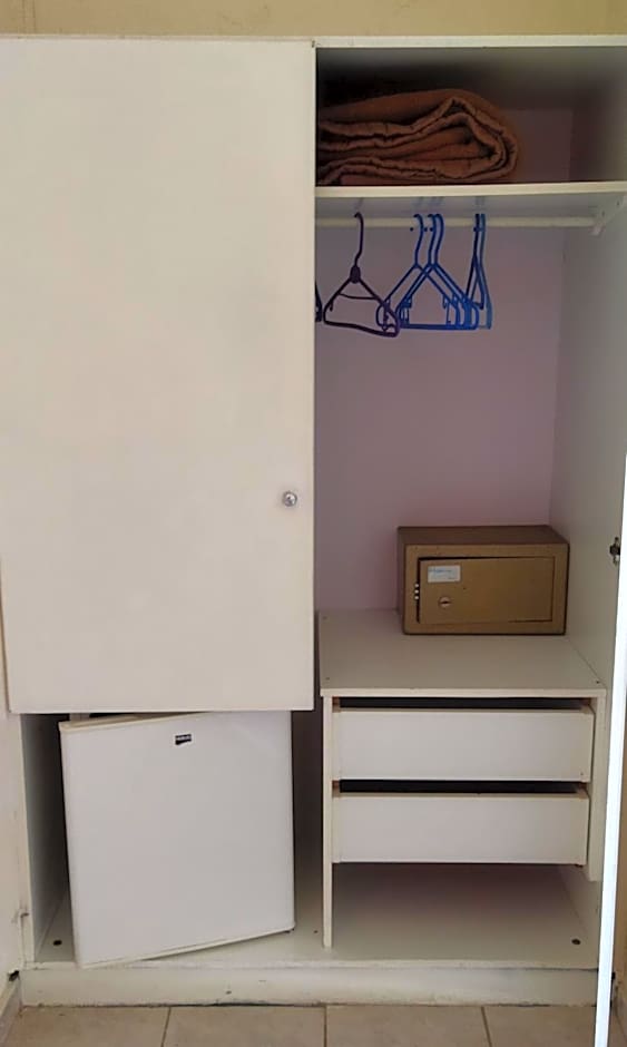 CLEO ROOM WITH PATIO 250m FROM THE BEACH