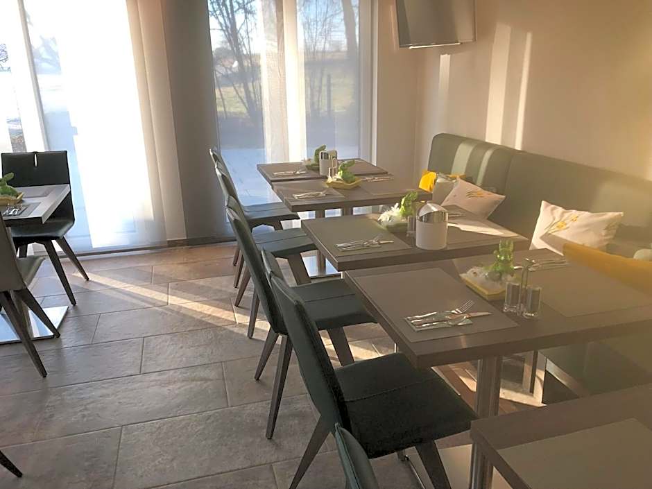 Hotel Am Moosrain Garni