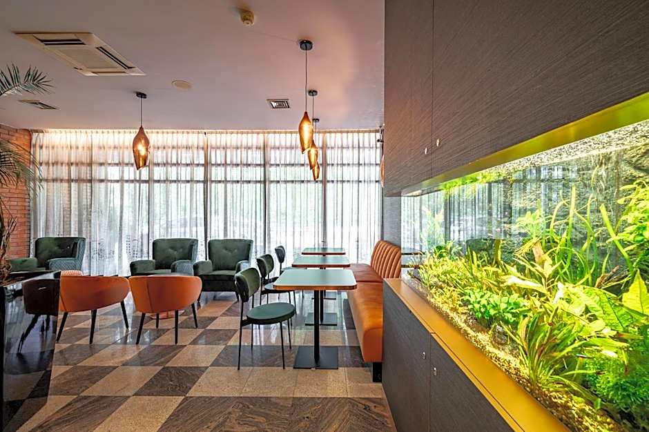 Expo Hotel