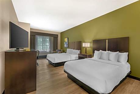 Queen Room with Two Queen Beds and Bath Tub - Disability Access/Non-Smoking