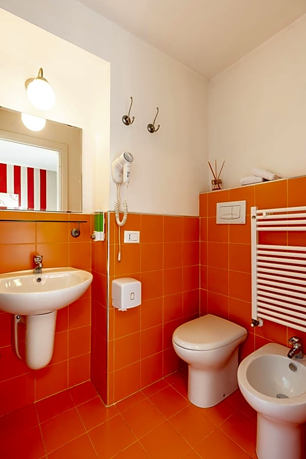 GG8 Restaurant & Hotel