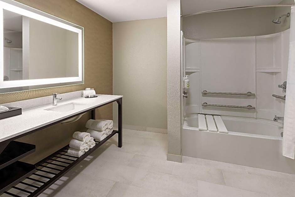 La Quinta Inn & Suites by Wyndham Memphis I-240