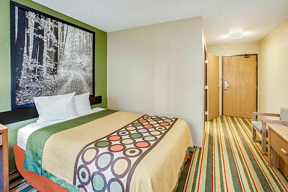 Super 8 by Wyndham Grayling