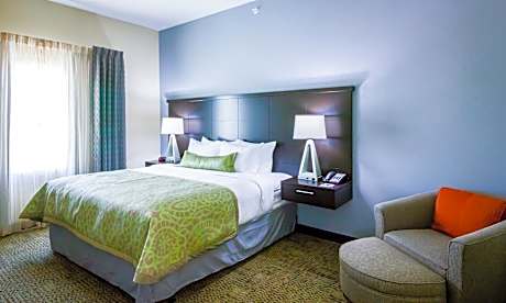1 Bedroom 1 King Hearing Accessible Non-Smoking