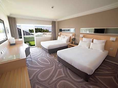 Courtyard Queen Room with Two Queen Beds