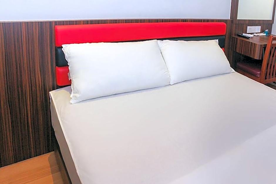 OYO 90027 Happy Hotel