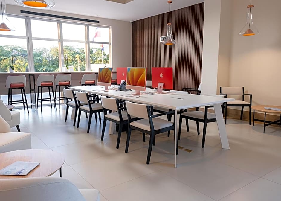 Super 8 by Wyndham Manzanillo