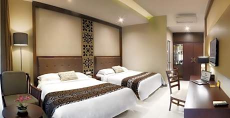 Pool Access Comfy Room