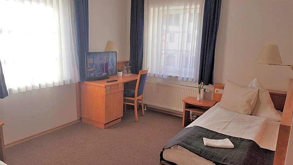 Photo 1 of 2 of Single Room