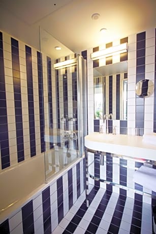 Junior Suite King Size Bed