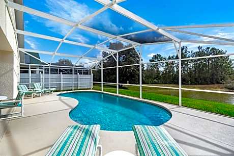 Home four bedrooms with private pool