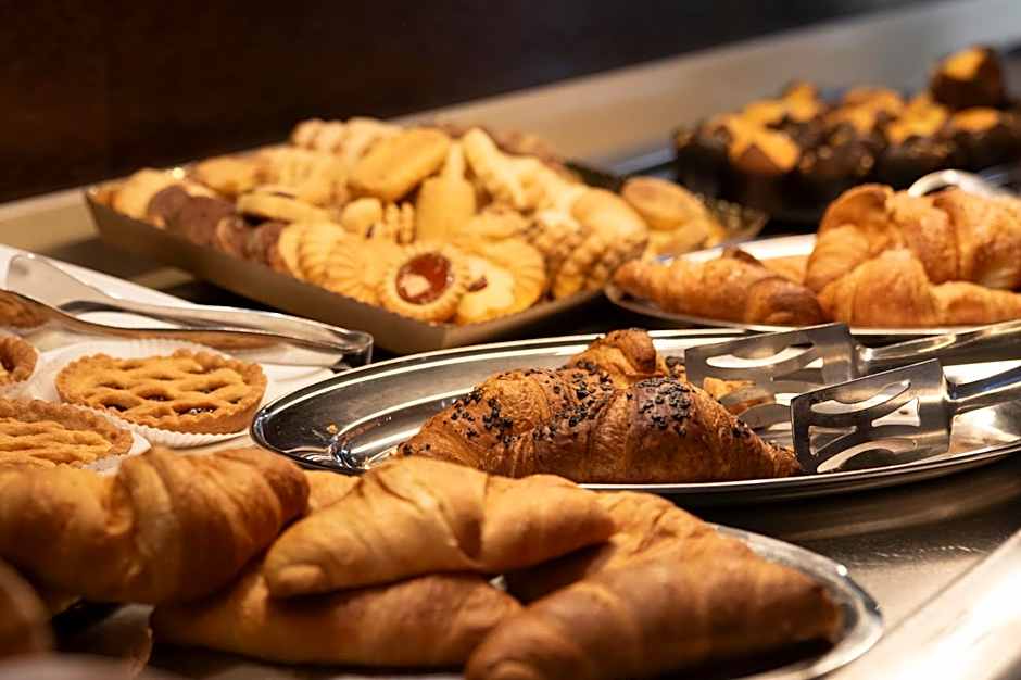 Dado Hotel International