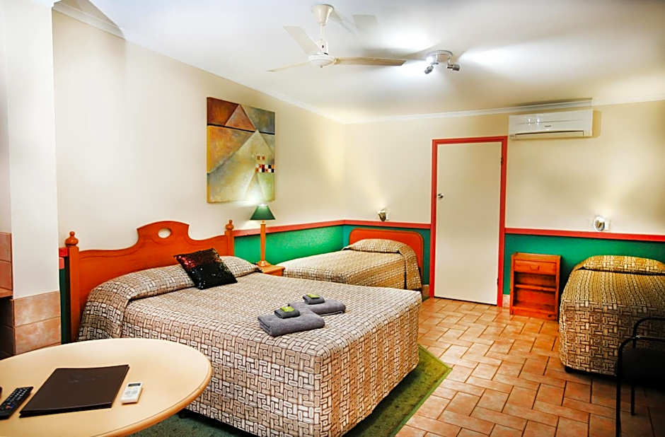 Central Motel Gin Gin