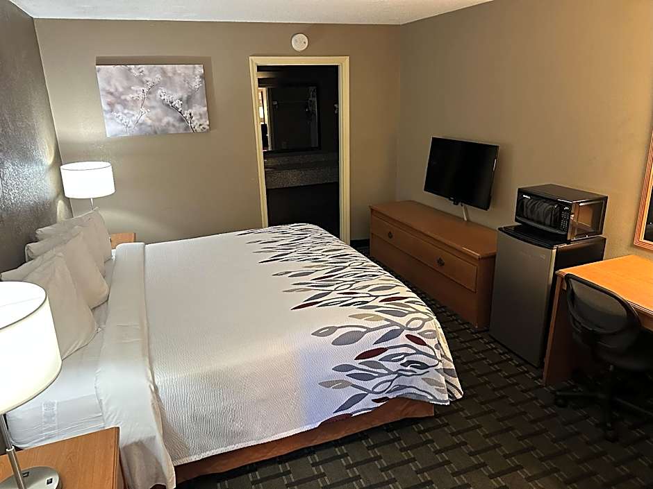 Red Roof Inn & Suites Marysville