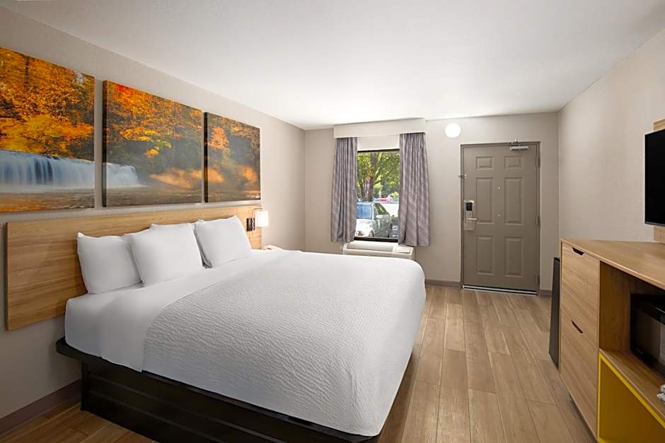 Days Inn by Wyndham Helen