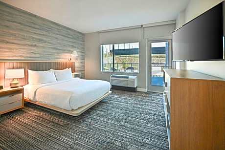 1 Bedroom Suite, 1 Queen, Balcony