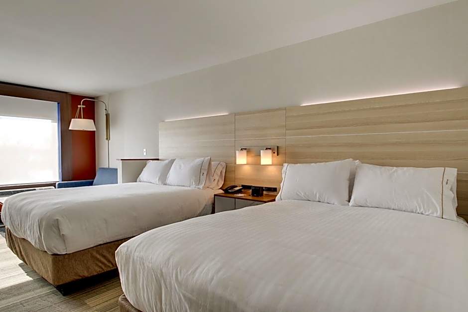 Holiday Inn Express & Suites Galesburg By IHG