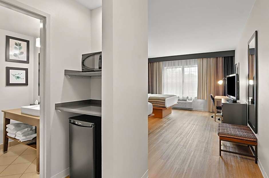 Country Inn & Suites by Radisson, Roanoke, VA