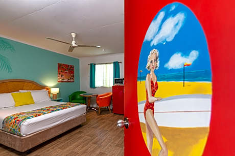 Queen Guestroom