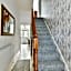 King Room with a shared Kitchen and bathroom in a 5-Bedroom House at Hanwell