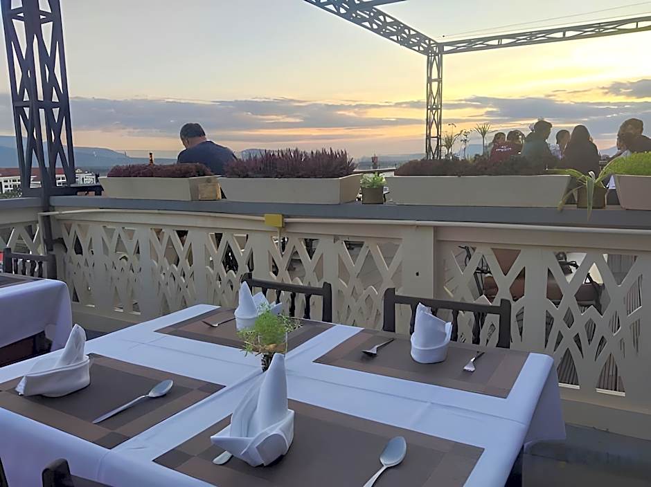 Pakse Hotel & Restaurant