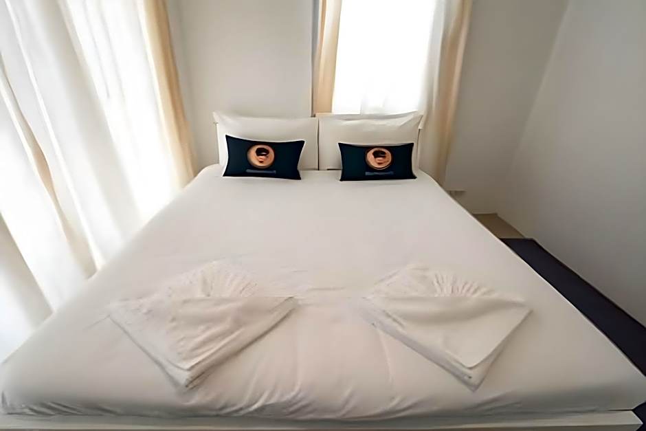 RQ Bangkok Sukhumvit 50 by Collection O