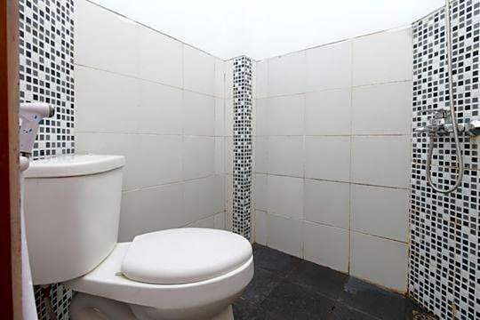 RedDoorz Plus Syariah at Polamas Andalas