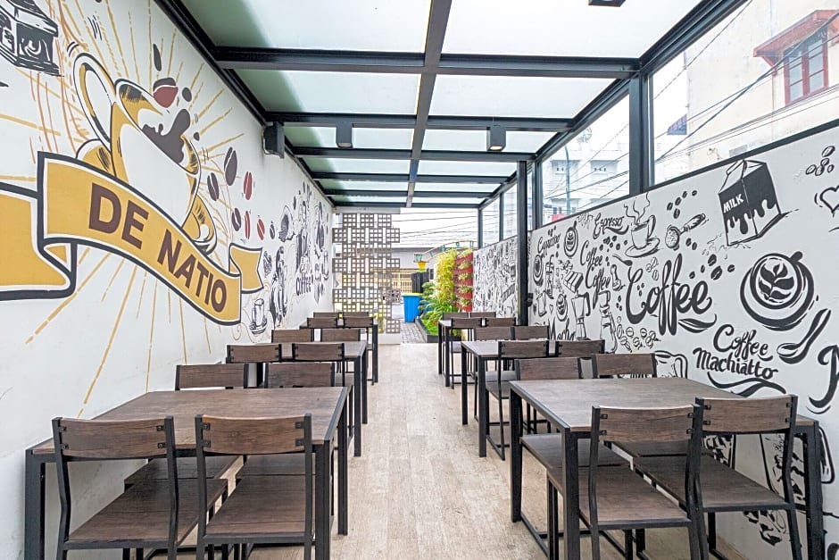 RedDoorz Premium near Centre Point Mall Medan