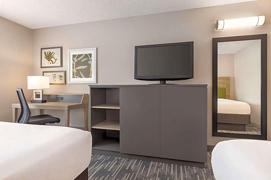 Country Inn & Suites by Radisson, St. Cloud East, MN