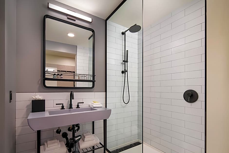 Moxy Portland Downtown