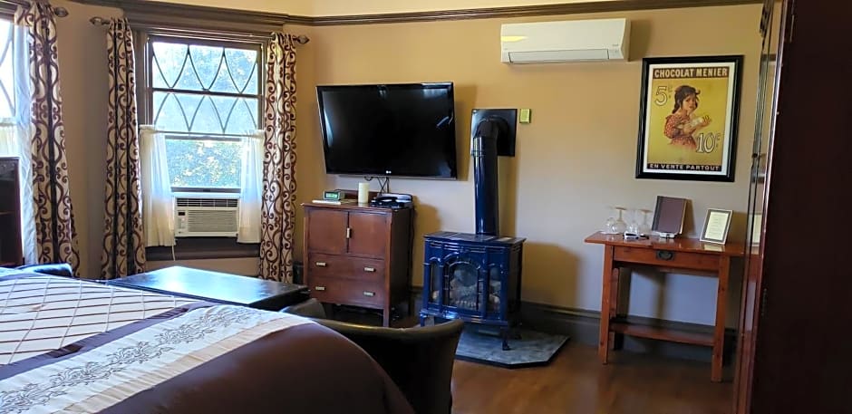 Cabernet House, an Old World Inn