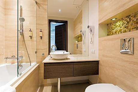 Superior One-Bedroom Apartment