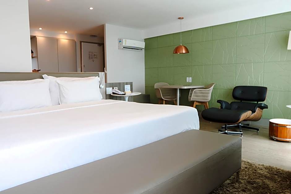 Foto 1 de 8 de Business 1 King Bed Suite