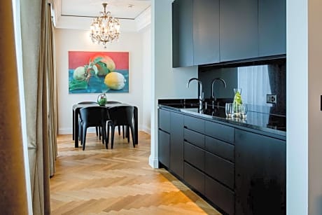 Luxury Living Studio with Kitchenette