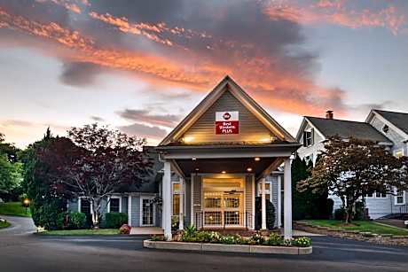 Best Western Plus Cold Spring