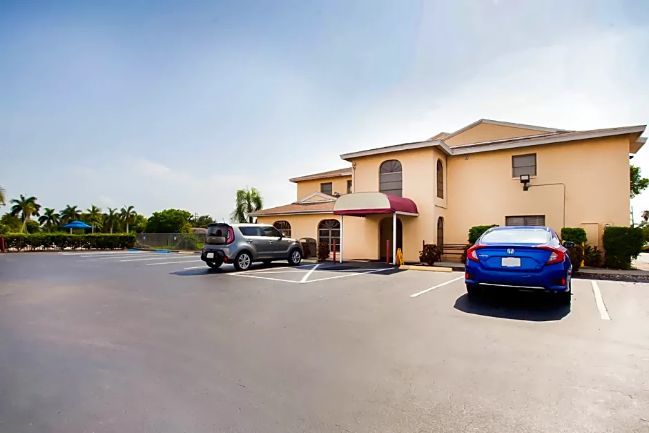 OYO Waterfront Hotel- Cape Coral Fort Myers, FL