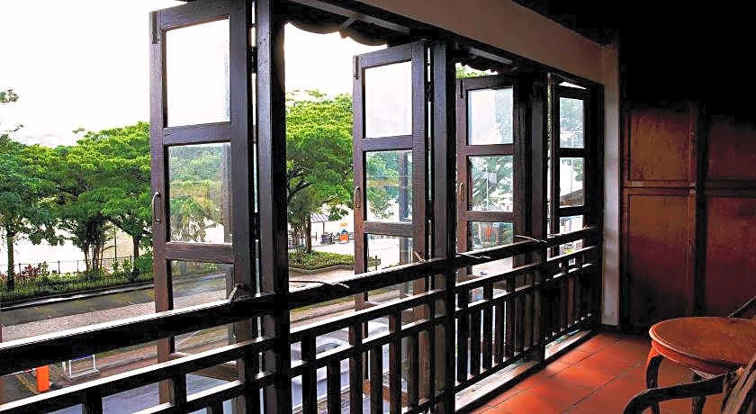 Kuching Waterfront Lodge