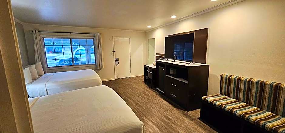 Photo 1 of 5 of 2 Queen Beds
