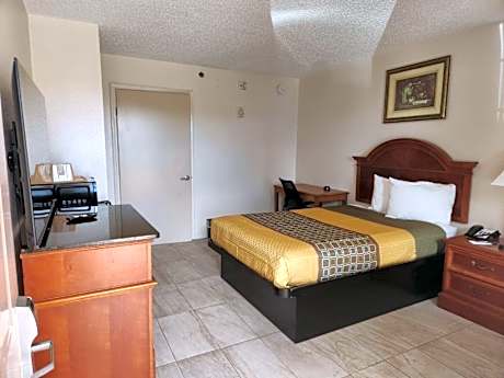 Double Room with Bathtub and Grab Bars - Mobility Accessible - Smoking