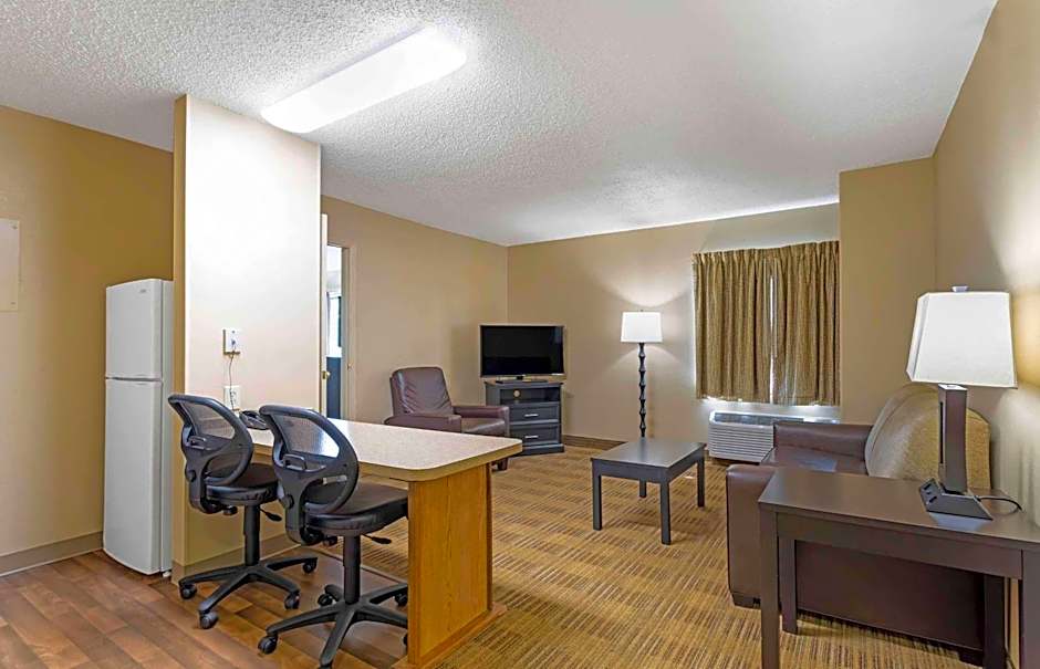 Extended Stay America Suites - Chicago - Lombard - Yorktown Center