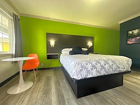 1 Queen Bed Non-Smoking